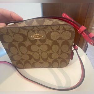 Coach Mini Signature Crossbody Camera Bag in classic canvas and Pink!